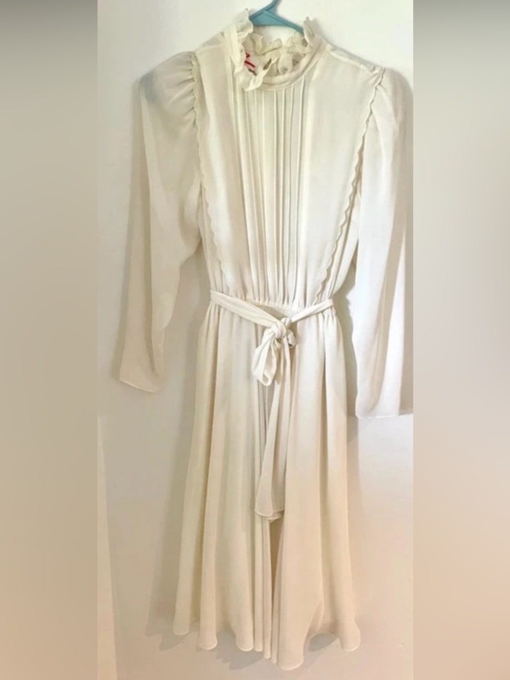 Vintage Cream Ruffle‑Neck Pleated Midi Dress with Belt